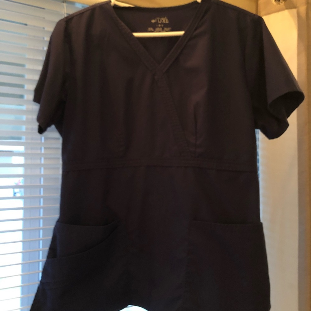 Like new-M-Cherokee Luxe scrub top